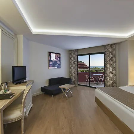 دلفين ديلوكس 5* أوكورجالر